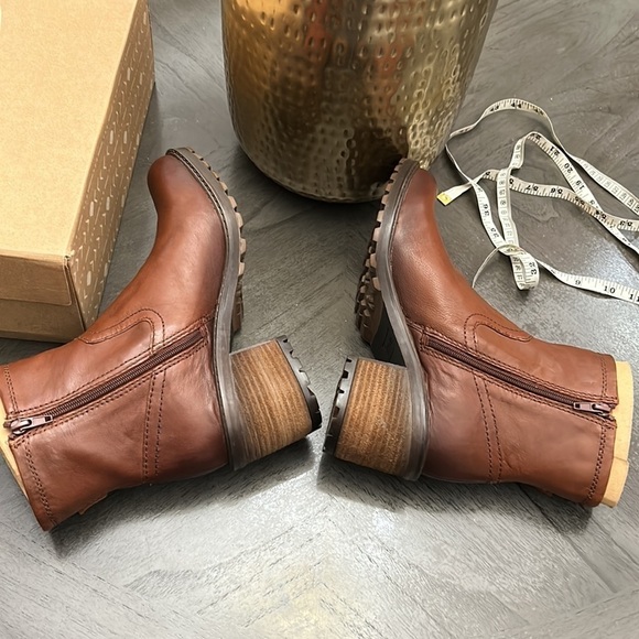 ZODIAC Women's Gannet Lug Sole Boots - Picture 8 of 10